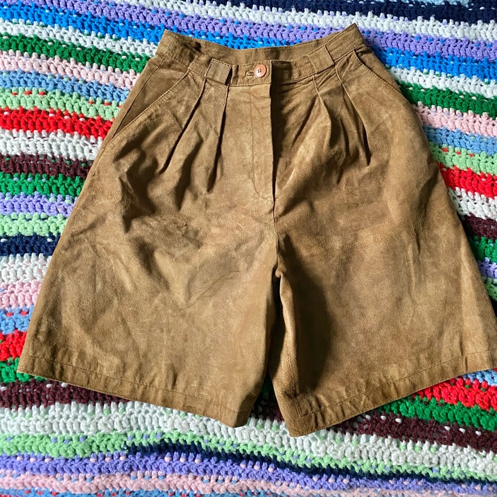 Vintage Suede Brown Camel Leather Classic High Rise Shorts Fall Winter Neutral